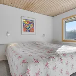 Vakantiehuis 2 Bedroom Cozy In *