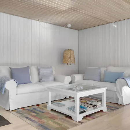 2 Bedroom Cozy In