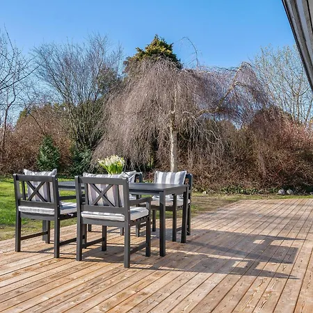 Vakantiehuis 2 Bedroom Cozy In *