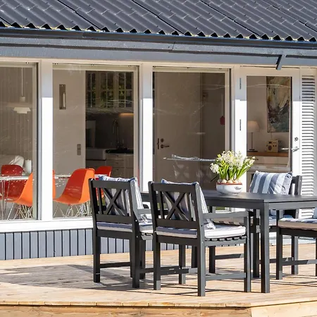 Vakantiehuis 2 Bedroom Cozy In *