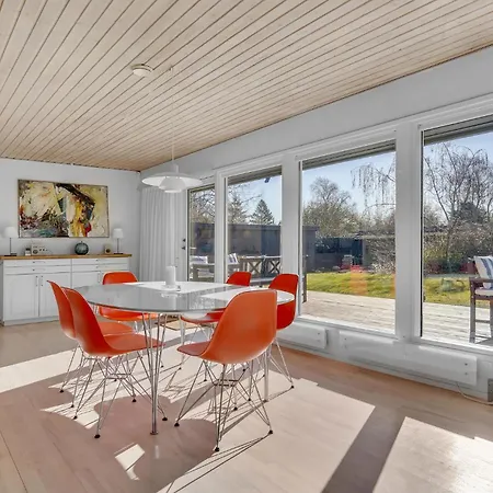 2 Bedroom Cozy In Prázdninový dům