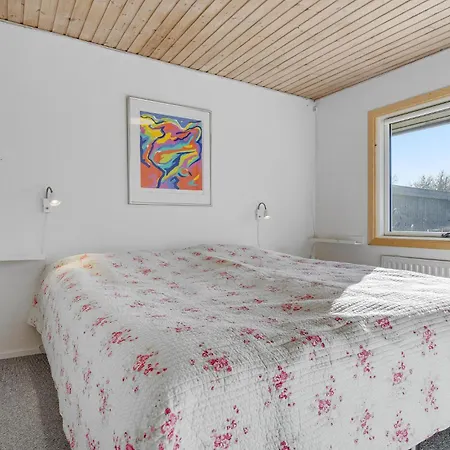 Prázdninový dům 2 Bedroom Cozy In *